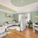 Edler Wohnraum Luxurioese Stadtoase Mit Balkon, Kaffeevollautomat, Lift & Parkplatz شقة