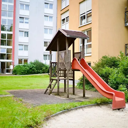 Edler Wohnraum Luxurioese Stadtoase Mit Balkon, Kaffeevollautomat, Lift & Parkplatz شقة