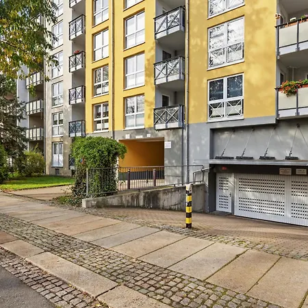 Edler Wohnraum Luxurioese Stadtoase Mit Balkon, Kaffeevollautomat, Lift & Parkplatz *