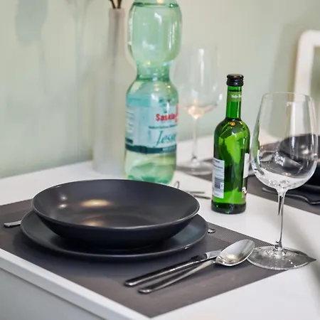 Edler Wohnraum Boutique-studio Mit Balkon, Miele-kaffeevollautomat, Lift, Parkplatz & Wlan 512 Mbps Chemnitz