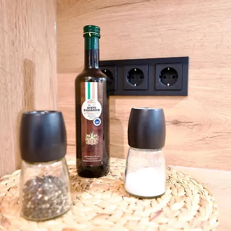 Edler Wohnraum Boutique-studio Mit Balkon, Miele-kaffeevollautomat, Lift, Parkplatz & Wlan 512 Mbps Apartment