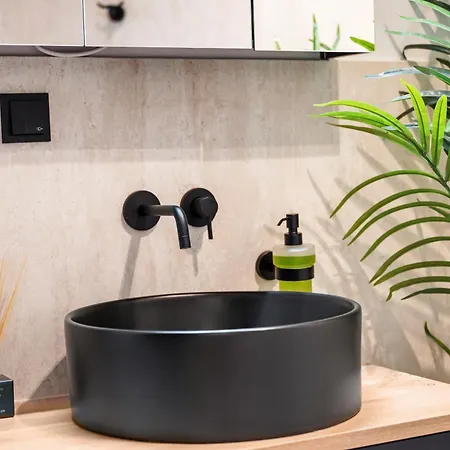 Edler Wohnraum Boutique-studio Mit Balkon, Miele-kaffeevollautomat, Lift, Parkplatz & Wlan 512 Mbps *