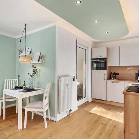 Edler Wohnraum Boutique-studio Mit Balkon, Miele-kaffeevollautomat, Lift, Parkplatz & Wlan 512 Mbps Apartment