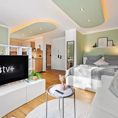 Apartment Edler Wohnraum Luxurioese Stadtoase Mit Balkon, Kaffeevollautomat, Lift & Parkplatz *