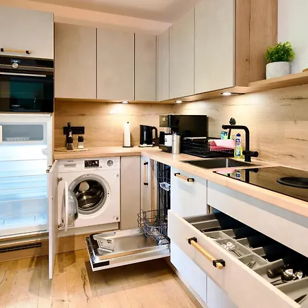 Edler Wohnraum Boutique-studio Mit Balkon, Miele-kaffeevollautomat, Lift, Parkplatz & Wlan 512 Mbps