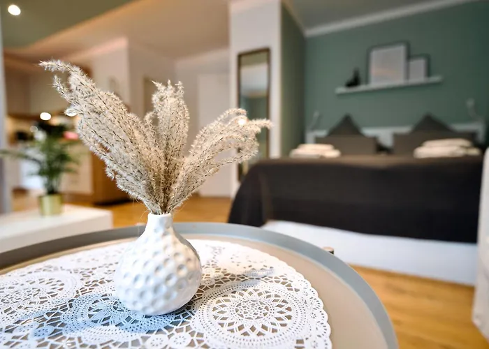 Edler Wohnraum Luxurioese Stadtoase Mit Balkon, Kaffeevollautomat, Lift & Parkplatz Apartamento