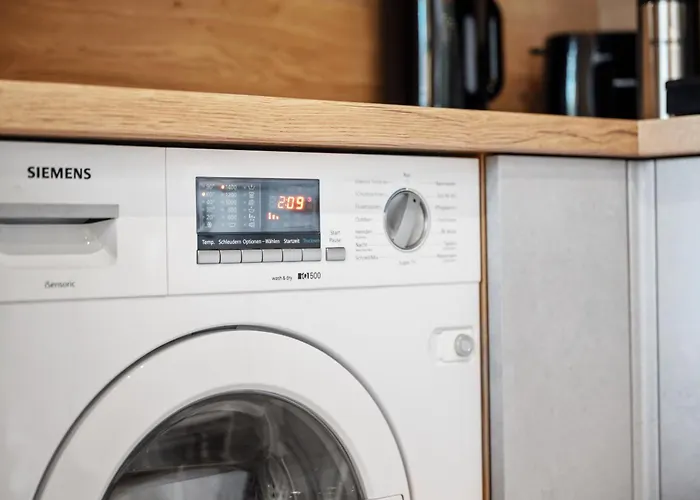 Edler Wohnraum Luxurioese Stadtoase Mit Balkon, Kaffeevollautomat, Lift & Parkplatz Apartamento Chemnitz