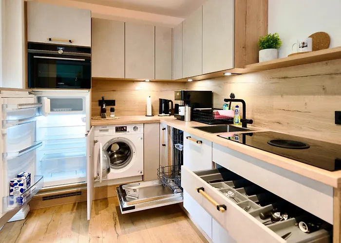 Edler Wohnraum Luxurioese Stadtoase Mit Balkon, Kaffeevollautomat, Lift & Parkplatz